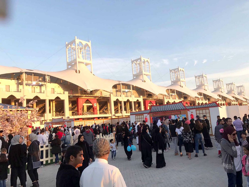 القرية اليابانية تستقطب نحو 18 ألف زائر في أول يومين 