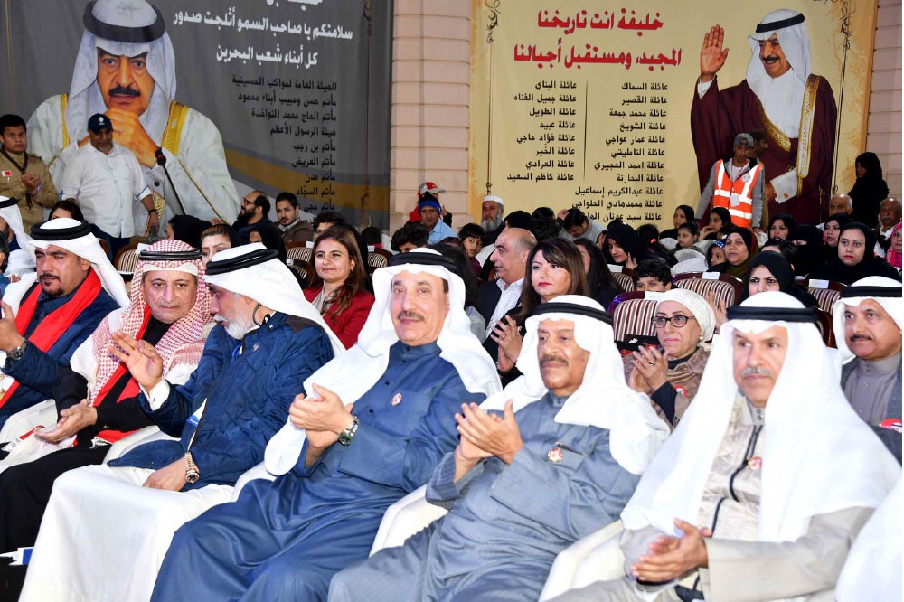 أهالي المنامة يحتفلون بسلامة سمو رئيس الوزراء