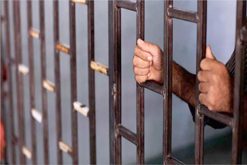 تأييد‭ ‬الحبس‭ ‬سنتين‭ ‬لشاب‭ ‬أصاب‭ ‬شرطيا‭ ‬بالمولوتوف
