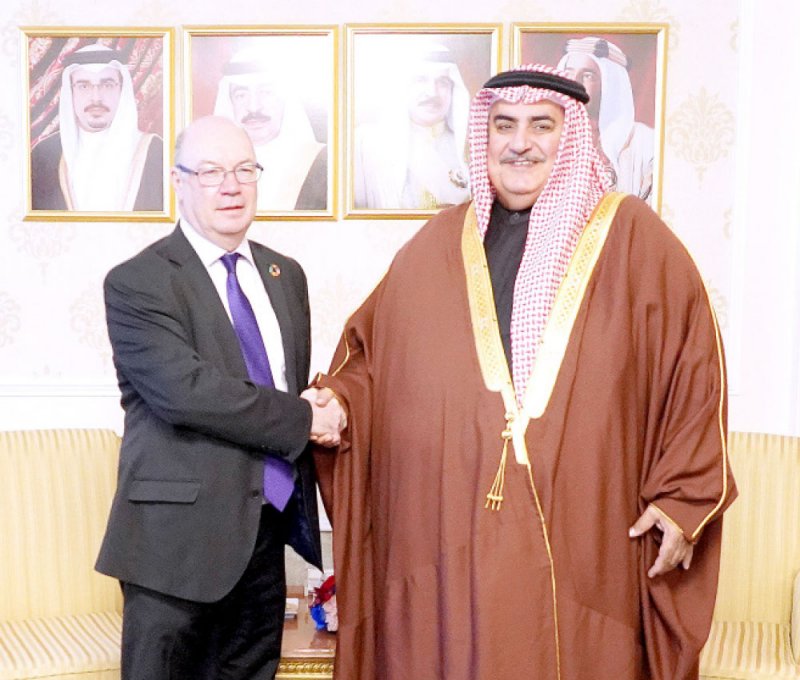 وزير الخارجية يجتمع مع أليستر بيرت