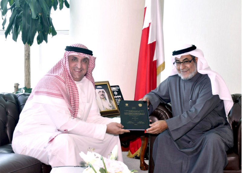 أطروحات لتطوير العمل الإداري والكوادر البشرية