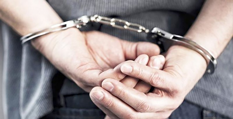 القبض على موظف وشقيقته بقضية رشوة
