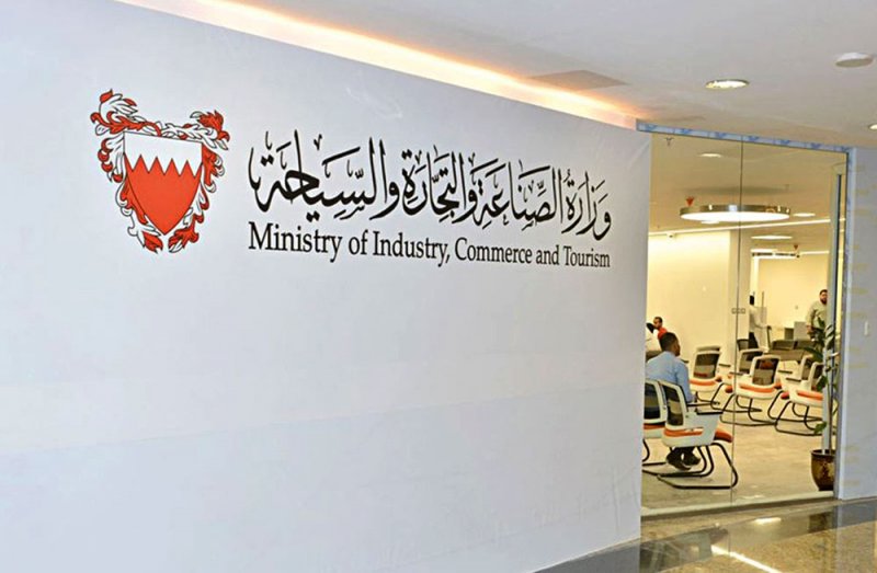 غلق 6 محلات لمزاولتها أنشطة دون ترخيص