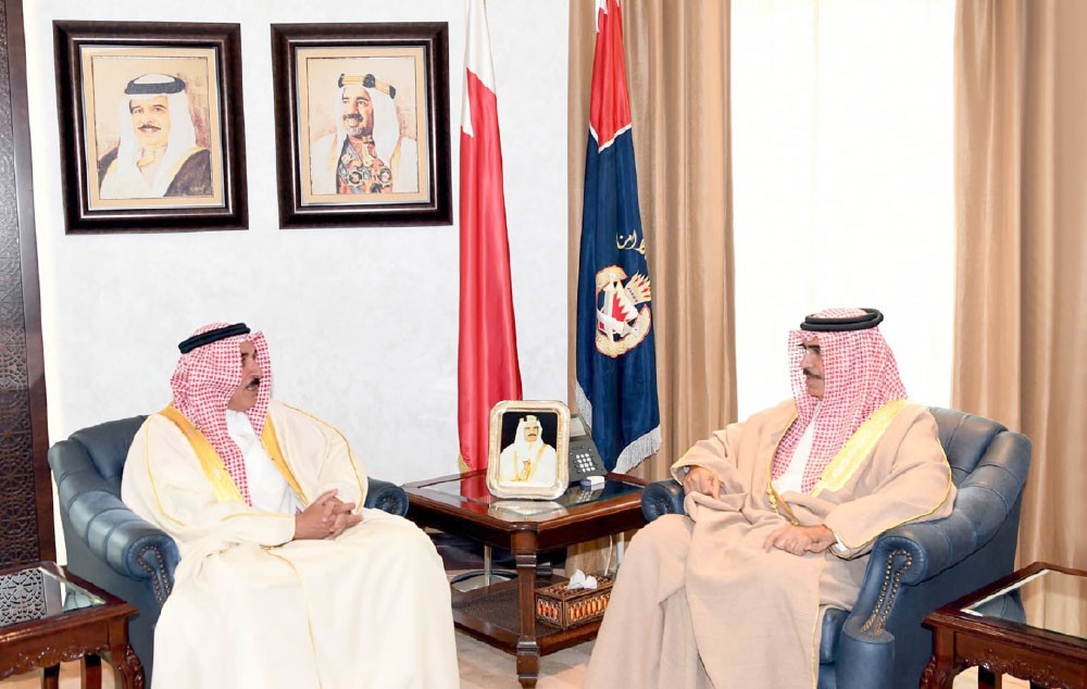 وزير الداخلية يلتقي محمد بن عطية الله