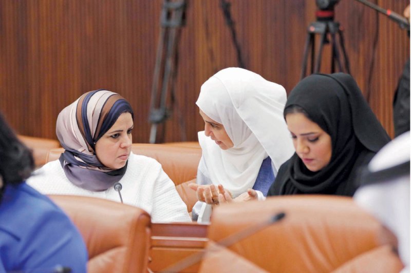40 % من الموظفين عينهم على “ساعتي الرعاية”