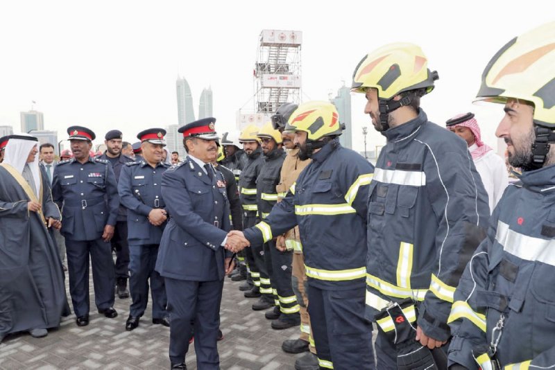 وزير الداخلية يشيد بمهنية الدفاع المدني