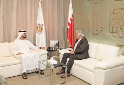 سفير الإمارات يطّلع على خطط جامعة البحرين