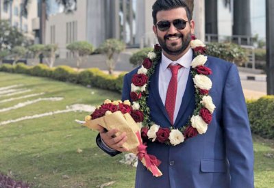 مواصلات مجانية لطلبتنا بمصر من المطار وإليه