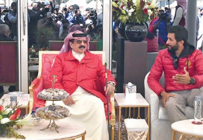 العاهل ومحمد بن راشد يشهدان منافسات سباق كأس جلالة الملك للقدرة