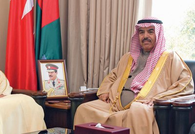 وزير الدفاع يستقبل سفير الإمارات