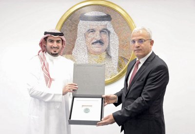 بحث التعاون السياحي مع تونس