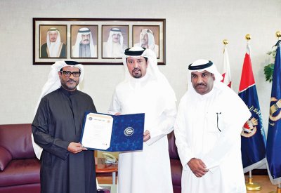 تسليم “صلب” شهادة المشغل الاقتصادي المعتمد