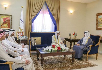 سمو الشيخ خليفة بن علي يشيد بدور الشخصيات الوطنية