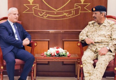 القائد العام يشيد بالعلاقات مع تونس