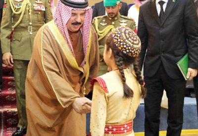 عاهل البلاد يزور مجمع الفروسية في عشق آباد