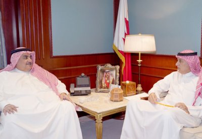 وزير الخارجية ينسّق مع الزياني لتعزيز مكانة البحرين الاقتصادية