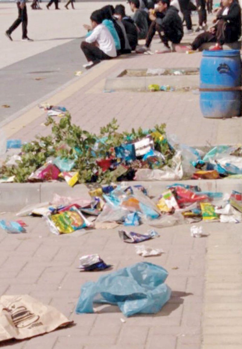 خفض عدد المنظفين يبني جبالا من الأوساخ بالمدارس
