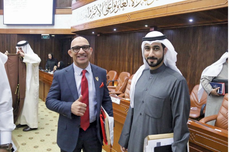 الأندية التجارية تفوز بأول مباراة