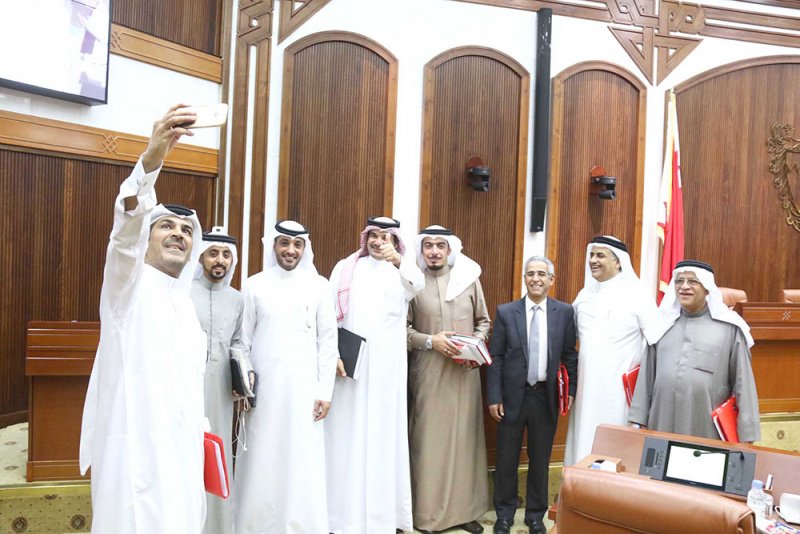 إلزام العامل الأجنبي بإثبات حسن سيرته