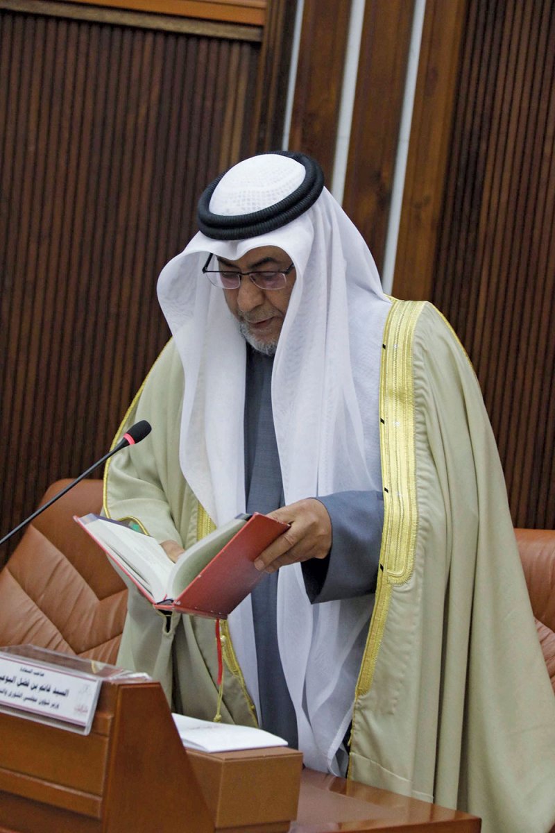 خبرة البوعينين تطيح بمناقشة “مزايا”
