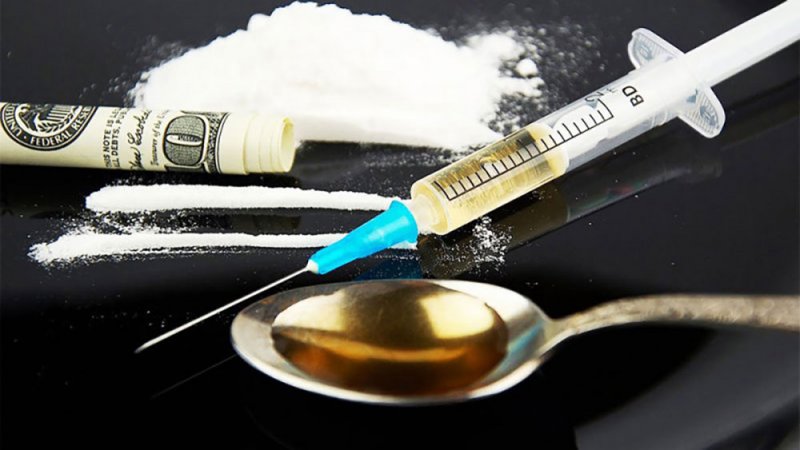 5 سنوات لمواطن و6 أشهر لأجنبيتين بقضية مخدرات