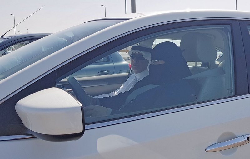 متدربات السياقة السعوديات لـ “البلاد”: أهل البحرين سناد وعزوة