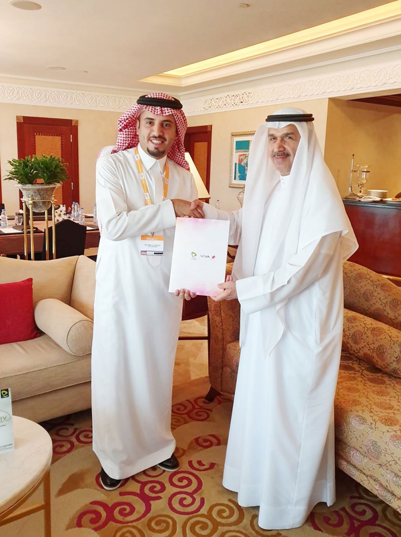VIVA البحرين و “اتصالات” تعقدان شراكة