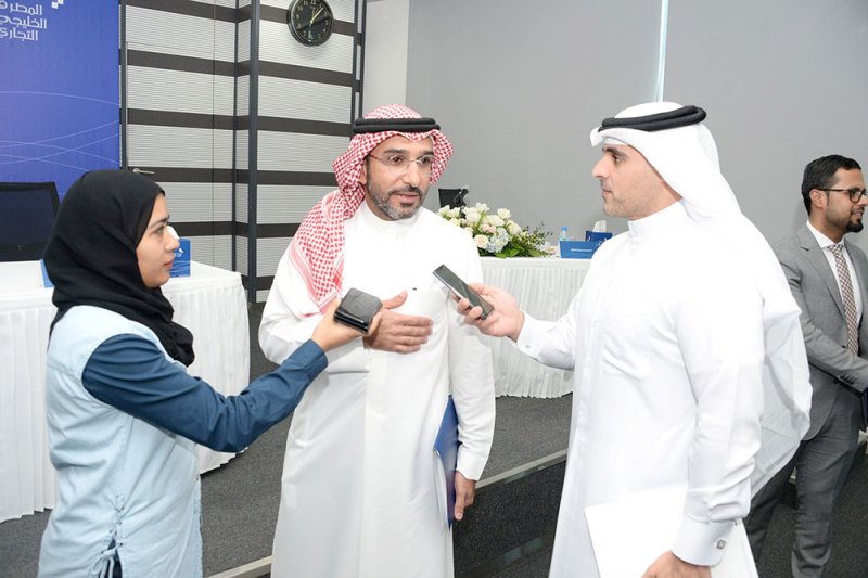 “الخليجي التجاري” يستعين بصانع سوق