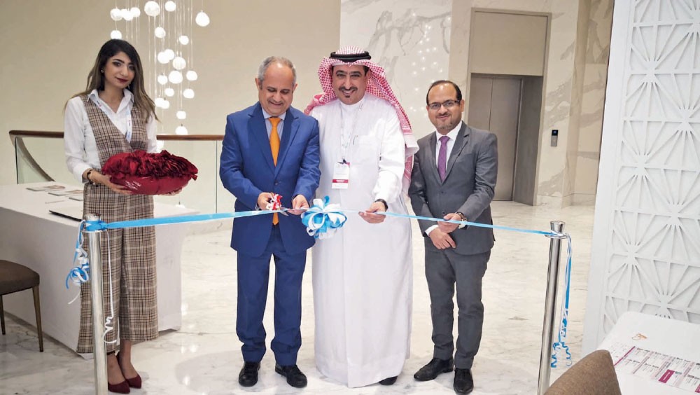 جناحي يفتتح معرض “قرية البحرين التعليمية”