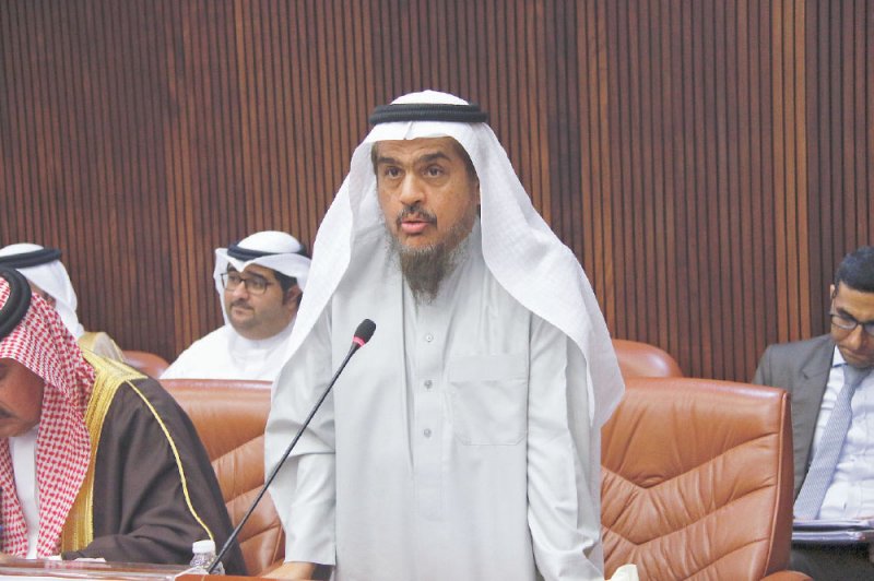 الزايد: تقاعد 2706 معلمين في يوليو و538 طبيبًا في سبتمبر