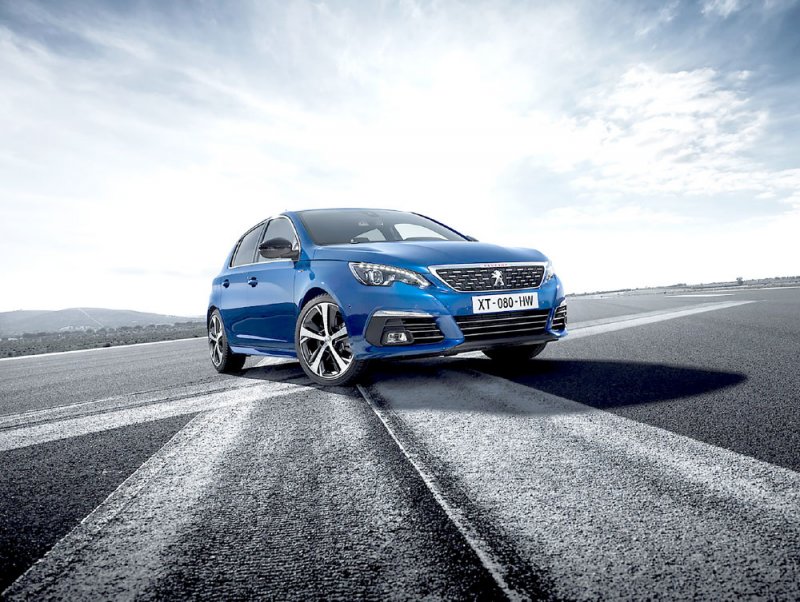 “PEUGEOT 308” أفضل “سيارة هاتشباك”