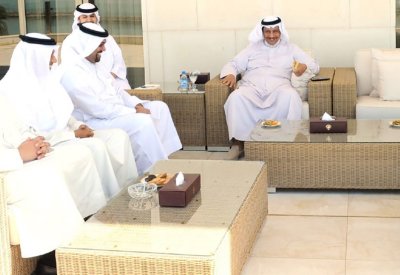 رئيس الوزراء الكويتي يستعرض العلاقات مع وزير المالية