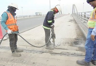 غلق مسارين على جسر الشيخ خليفة بن سلمان