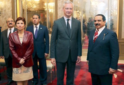 العاهل يستعرض الأوضاع العالمية مع وزير الاقتصاد والمالية في باريس