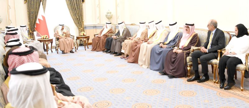 سمو رئيس الوزراء يتسلم توصيات دعم صغار التجار