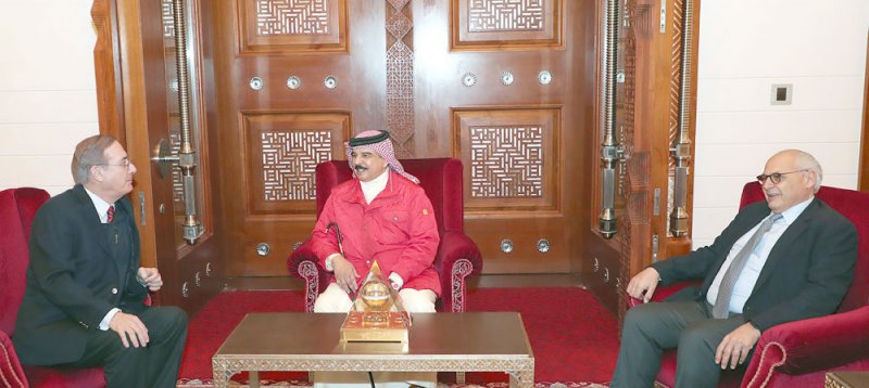 إشادة بالعلاقات الاقتصادية والاستثمارية مع اليونان