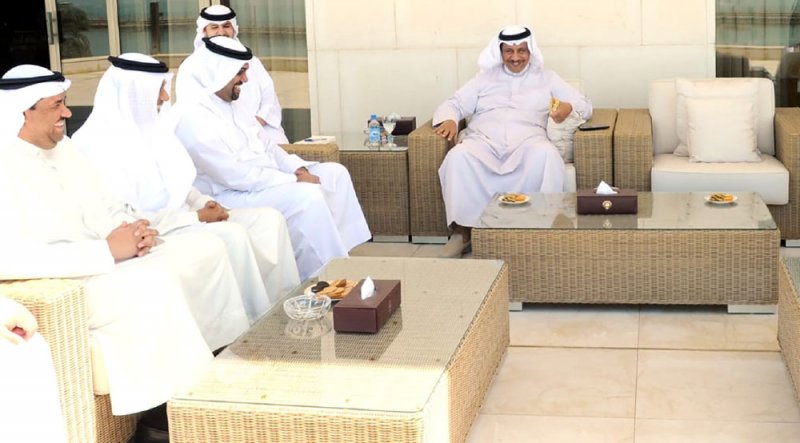 رئيس الوزراء الكويتي يستعرض العلاقات مع وزير المالية