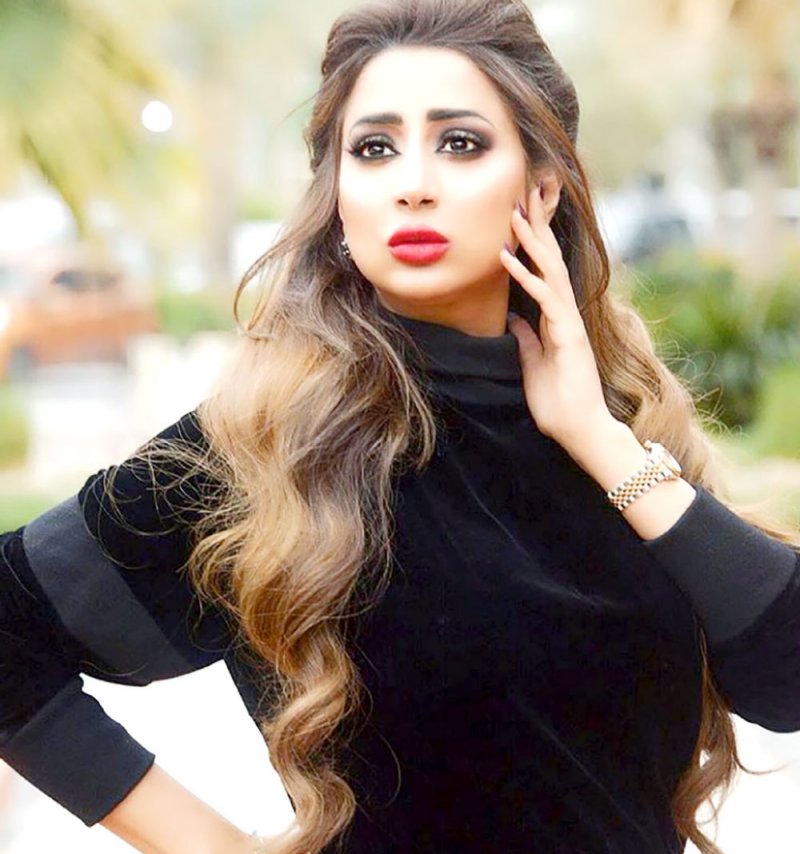 شيماء سبت في “مني وفيني”