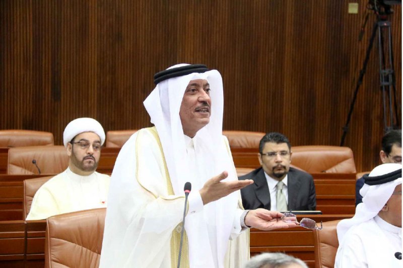 مسؤولون يضحكون على تطبيق قانون “البصق”