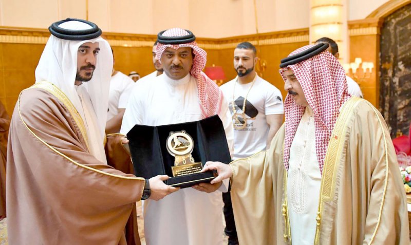العاهل يهنئ خالد بن حمد بنجاح بطولة أقوى رجل بحريني للعام الثاني على التوالي