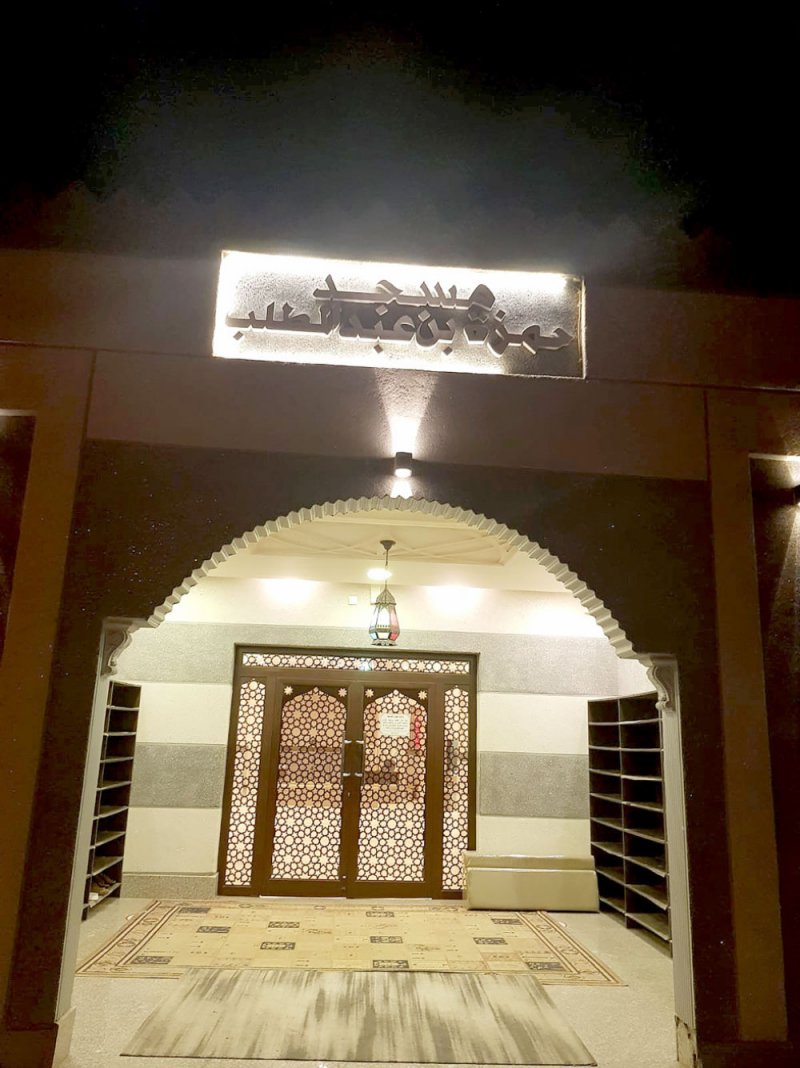رواد مسجد حمزة يشكرون سمو رئيس الوزراء