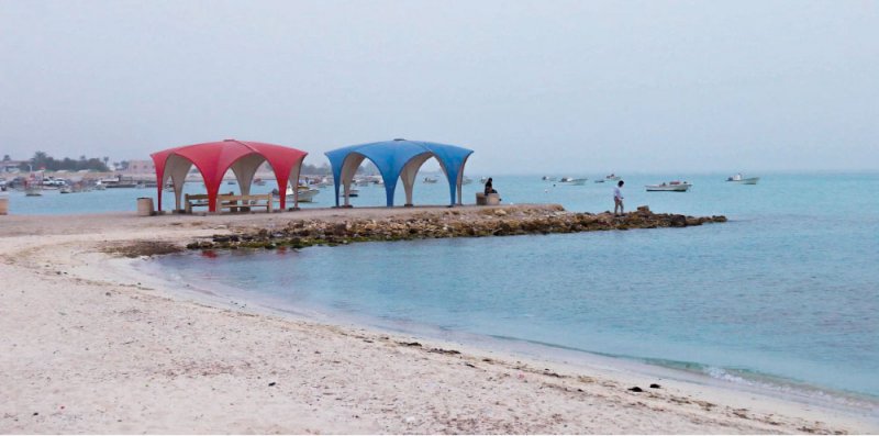 ساحل المالكية... مطار الطائرات الورقية