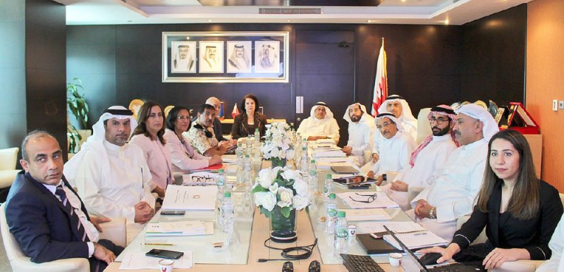 بحث مستجدات الضمان الصحي وإنشاء مستشفى للأطفال