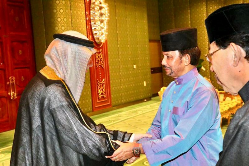 سفيرنا لدى بروناي يسلّم أوراق اعتماده