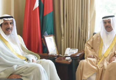 وزير الدفاع يشيد بالعلاقات البحرينية الكويتية