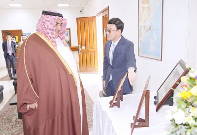 وزير الخارجية يهنئ إمبراطور اليابان
