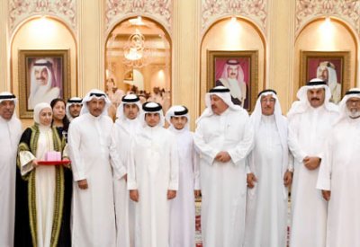 سلمان بن عبدالله يكرم رواد العمل الوطني بالمحرق