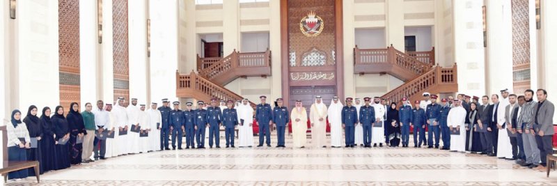 وزير الداخلية يكرّم الإدارات الفائزة بجوائز التميز