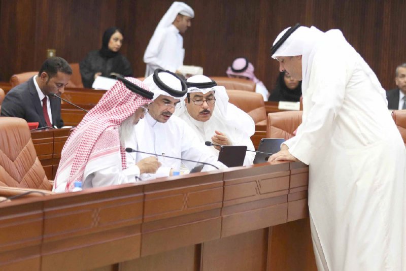 500 دينار “عيدية” لكل أسرة بحرينية