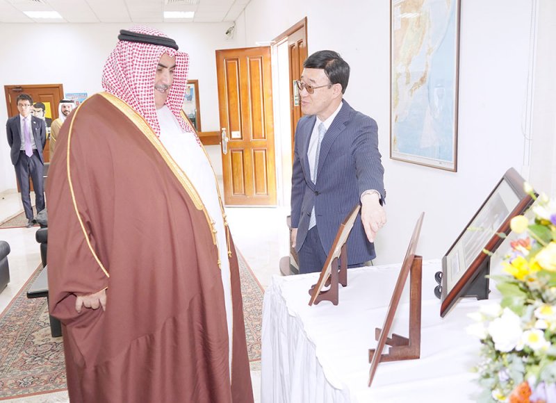 وزير الخارجية يهنئ إمبراطور اليابان